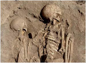 Hai bộ xương "Romeo và Juliet" 8.000 năm tuổi