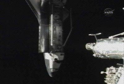 Discovery vào Trạm Vũ trụ Quốc tế