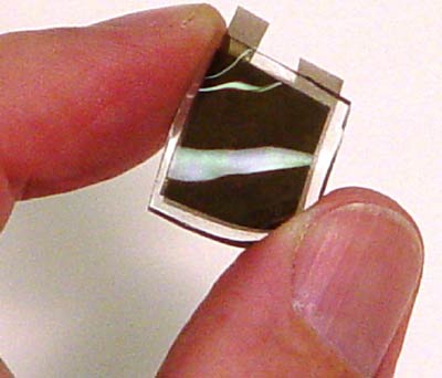 Pin lưu trữ điện năng mới dựa trên các ống nano cácbon