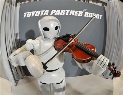 Toyota trình diễn robot chơi đàn viôlông
