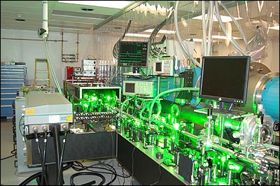 Mỹ: Tạo tia laser mạnh nhất để nghiên cứu vũ trụ