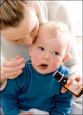 Có nên sử dụng thuốc ho cho trẻ dưới 2 tuổi?