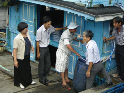 Cấp máy xử lý nước biển thành nước ngọt cho ngư dân