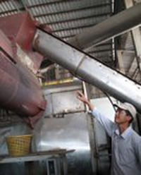 Anh thợ cơ khí liều và dây chuyền bột cá siêu rẻ