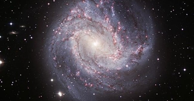 Thiên hà xoắn ốc tỏa sáng trong vũ trụ