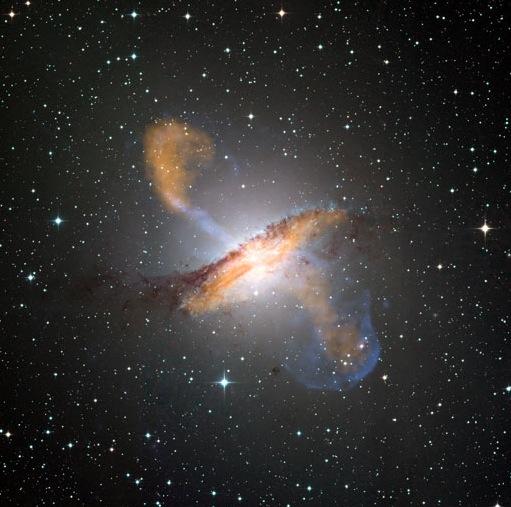 Lỗ đen tuôn ra từ Centaurus A