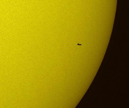Chụp ảnh tàu vũ trụ đi ngang qua mặt trời 