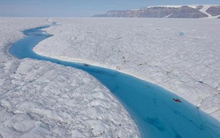 Tảng băng cực lớn tan vỡ ở Bắc cực