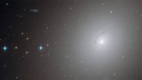 Phát hiện lỗ đen ngay trung tâm dải thiên hà