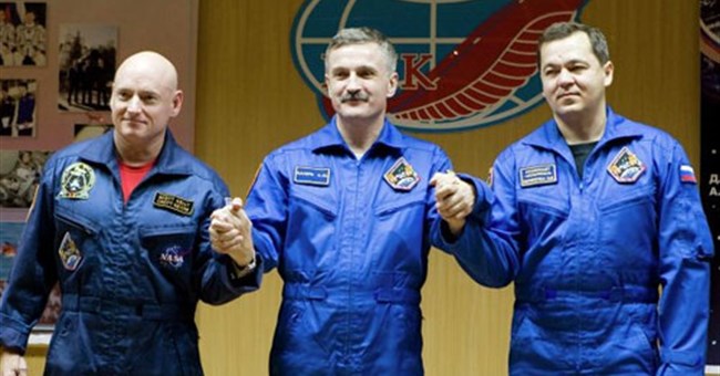 Nga phóng tàu vũ trụ đưa 3 nhà du hành lên ISS