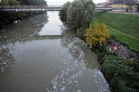 Chất thải bô xít Hungary đe dọa ô nhiễm diện rộng