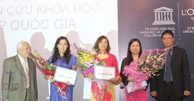 Vinh danh phụ nữ Việt làm khoa học