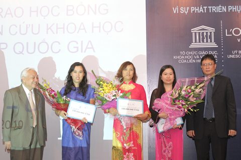 Vinh danh phụ nữ Việt làm khoa học