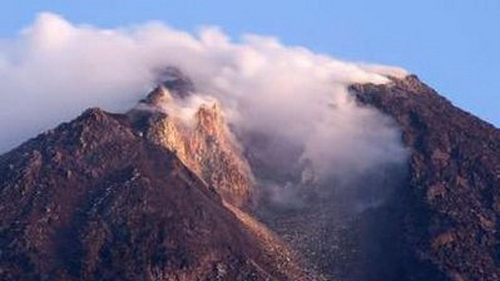 Indonesia báo động núi lửa phun