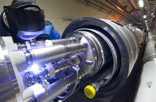 Va chạm đầu tiên giữa các hạt ion chì trong LHC