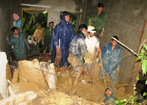 Lở đất tại Nha Trang làm hai người thương vong
