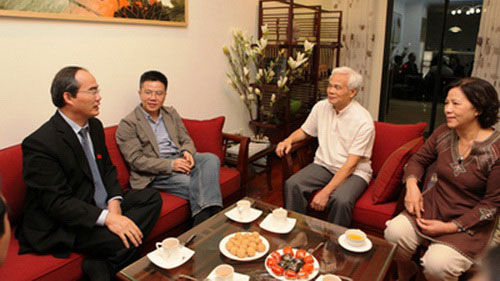 Gia đình giáo sư Ngô Bảo Châu nhận căn hộ mới
