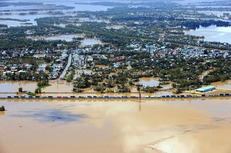 Lao đao lũ lụt mới không do 'ông trời'