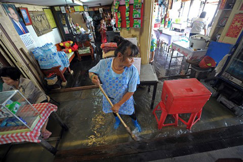 Lụt kéo dài ở Thái Lan, 107 người chết