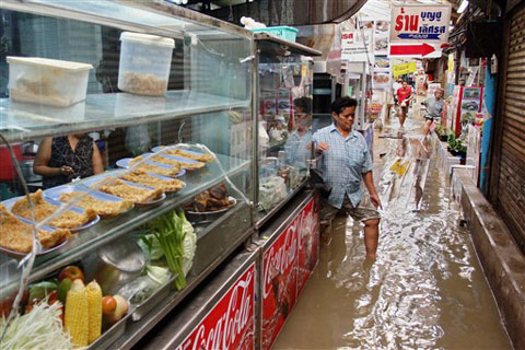 Lụt kéo dài ở Thái Lan, 107 người chết