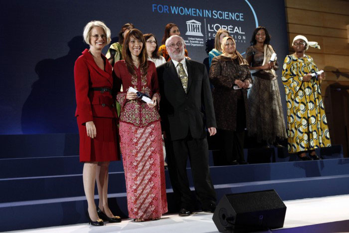 5 nhà khoa học nữ đoạt giải L'Oréal-UNESCO 2011