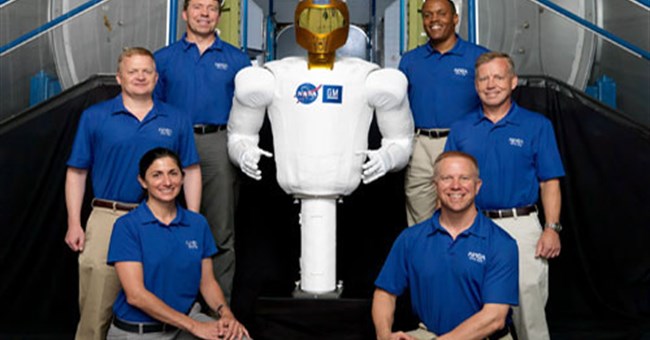 Phi hành gia người máy: Lỗi hẹn với ISS  