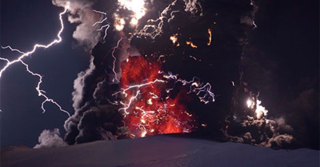 Cảnh tượng chưa từng thấy về núi lửa tại Iceland