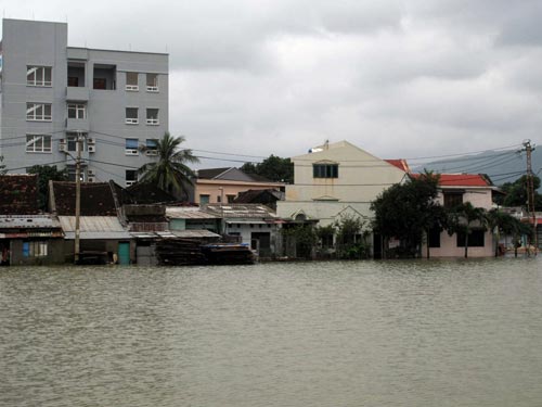 Nam Trung Bộ lại bị mưa lũ