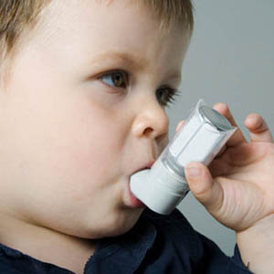 Uống nhiều kháng sinh trẻ dễ mắc hen suyễn 