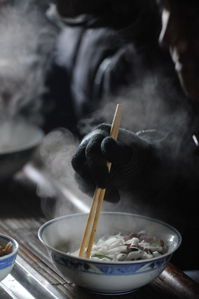 Nhịp sống chậm lại vì giá rét