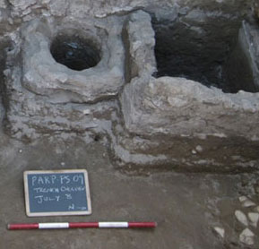 Tại sao các mộ cổ La Mã lại chôn kèm “rác”?