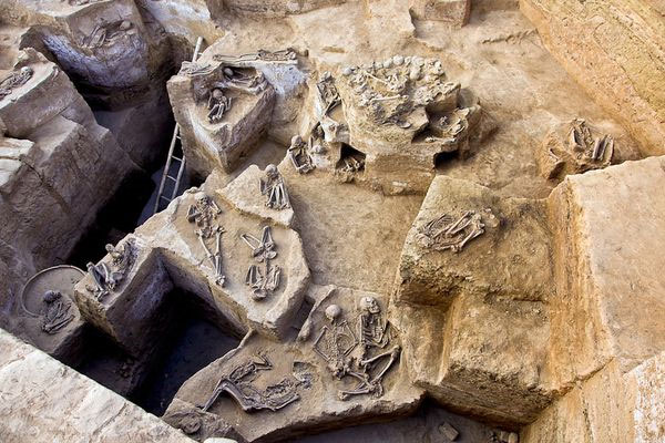 Phát hiện hầm chôn khỏa thân bí ẩn ở Peru
