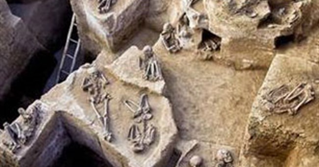 Phát hiện hầm chôn khỏa thân bí ẩn ở Peru