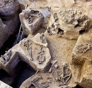 Phát hiện hầm chôn khỏa thân bí ẩn ở Peru