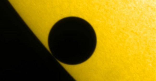 Sao Kim lướt ngang qua mặt trời