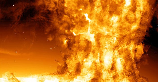 Bão mặt trời lớn nhất đến Trái Đất kể từ năm 2005