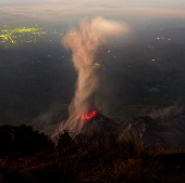 Cận cảnh hoạt động của núi lửa