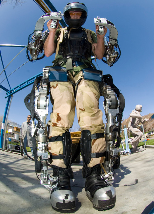 Bộ áo robot mà Hãng Raytheon từng nghiên cứu cho binh sĩ 