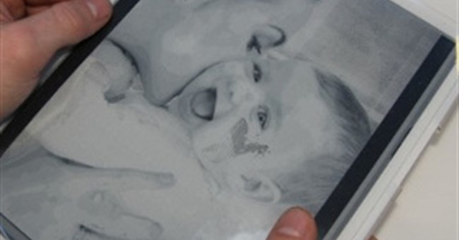 Ra mắt màn hình mỏng như tờ giấy 