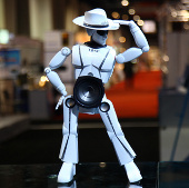 Robot nhảy Việt Nam gây ấn tượng tại triển lãm quốc tế  