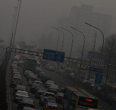 Bầu trời Trung Quốc tối sầm vì ô nhiễm