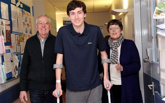 Alistair Summers đã nằm viện điều trị được 3 tháng sau khi bất  ngờ bị liệt qua đêm hồi tháng 10 năm ngoái. 