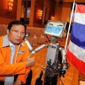 Thái Lan sắp trình làng robot chăm sóc người già 