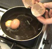 Video: Trứng gà trong trứng gà  