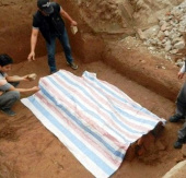 Tìm thấy ngôi mộ cổ tại nút giao Đào Tấn - Bưởi   
