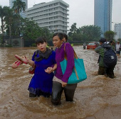 Indonesia muốn "đuổi" mưa để giảm lũ  