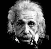 Có hơn một bộ não đằng sau công thức E=mc2