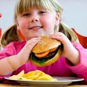 Ăn nhiều đồ ăn nhanh, chỉ số IQ trẻ em thấp 