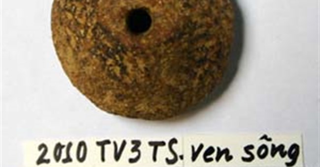 Phát hiện nhiều hiện vật nghìn năm tuổi dưới lòng hồ