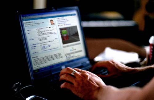 Dùng Facebook nhiều sẽ bị stress nặng